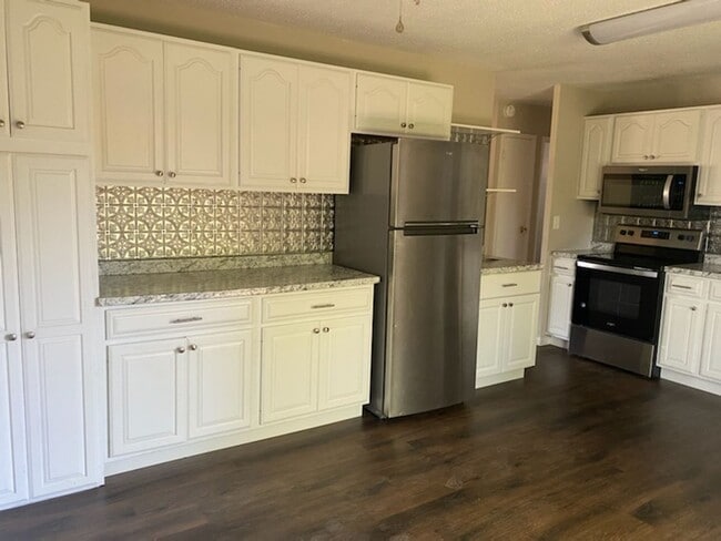 Building Photo - Updated 3 Bedroom House With Large Fenced-...