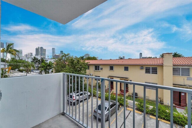 Building Photo - 620 SW 10th St