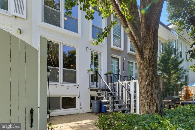 Building Photo - 237 G St SW