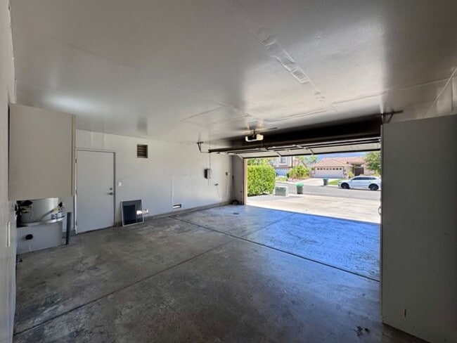 Building Photo - Available for LEASE! 3 bedroom 2 bathroom ...