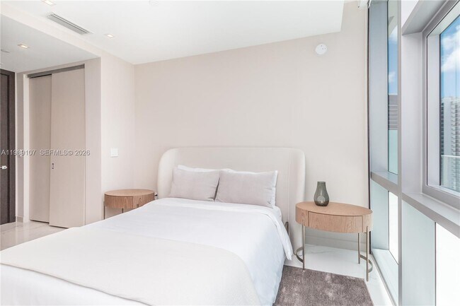 Building Photo - 851 NE 1st Ave