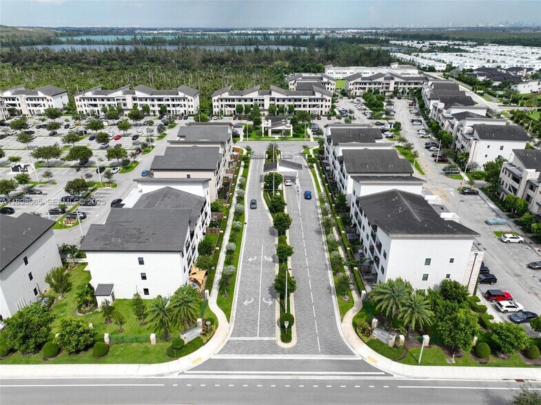 Building Photo - 7865 NW 104th Ave