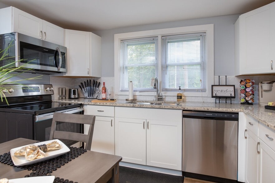 Building Photo - 723 W Mckinley St