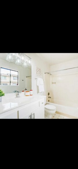 Building Photo - 1728 Calais Ct