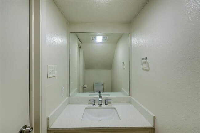 Building Photo - 3438 Willowrun Dr