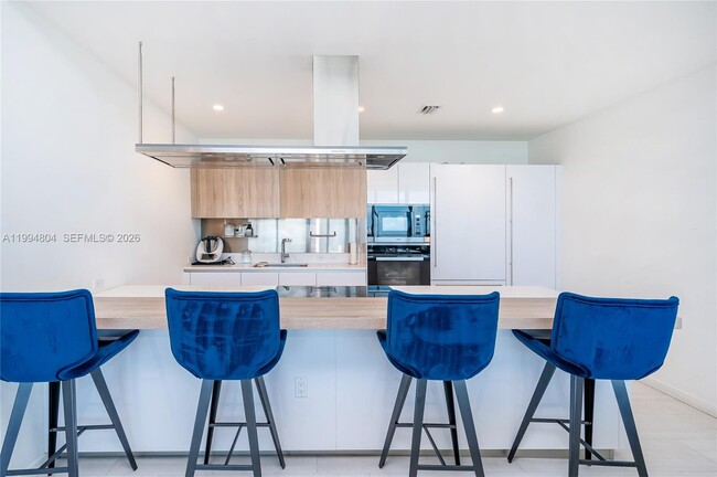 Building Photo - 1000 Brickell Plaza