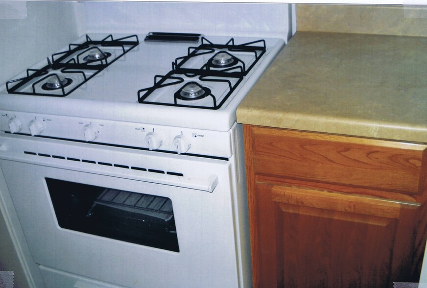 Building Photo - 252 E North Ave