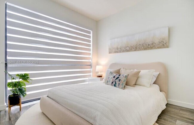 Building Photo - 2955 Bird Ave