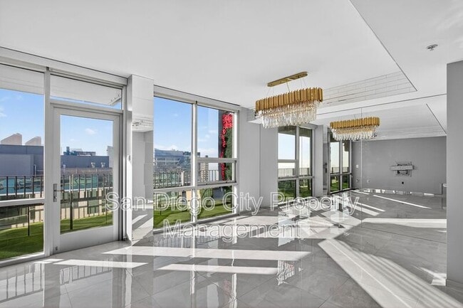 Building Photo - 321 Tenth Ave