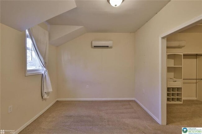 Building Photo - 2811 Kingsview Ave