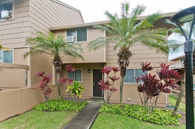 Building Photo - Beautiful 3 bedroom 1 1/2 bath townhome in Pearl City w/2 parking side by side