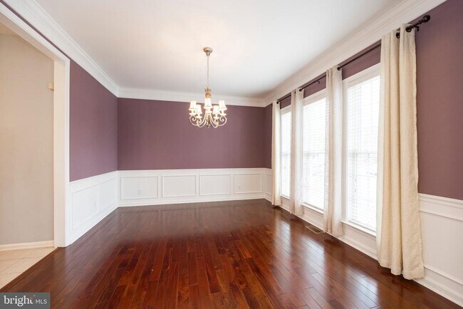 Building Photo - 311 Elmhurst Dr