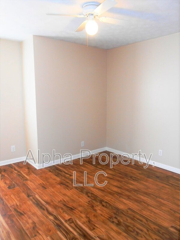 Building Photo - 305 Fairdale Dr