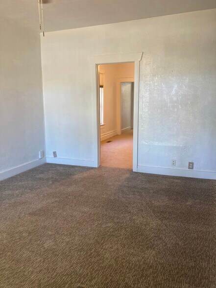 Building Photo - 1325 S 200 E