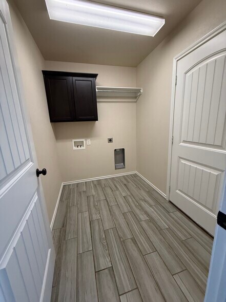 Building Photo - 13814 Avenue U