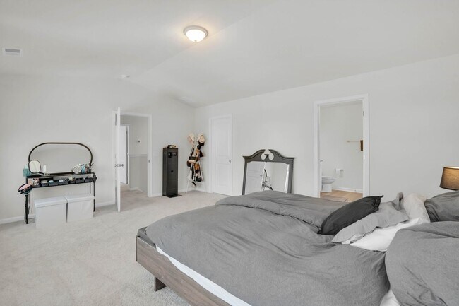 Building Photo - Bright & Welcoming 5-Bedroom Home in Richmond Hill, GA