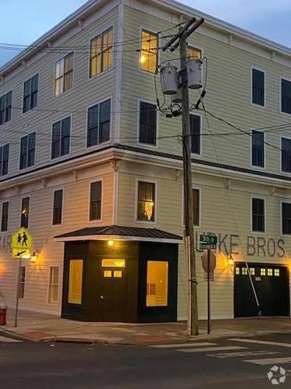 Building Photo - 369 5th St