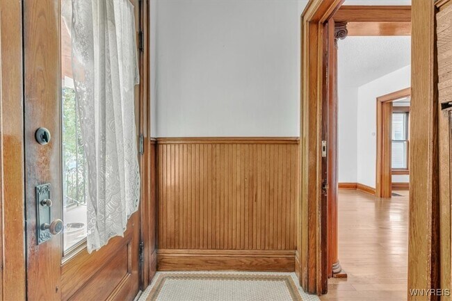 Building Photo - 260 Baynes St