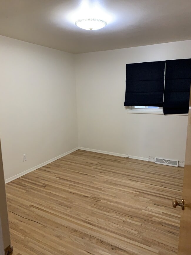 Building Photo - 624 Carol Dr