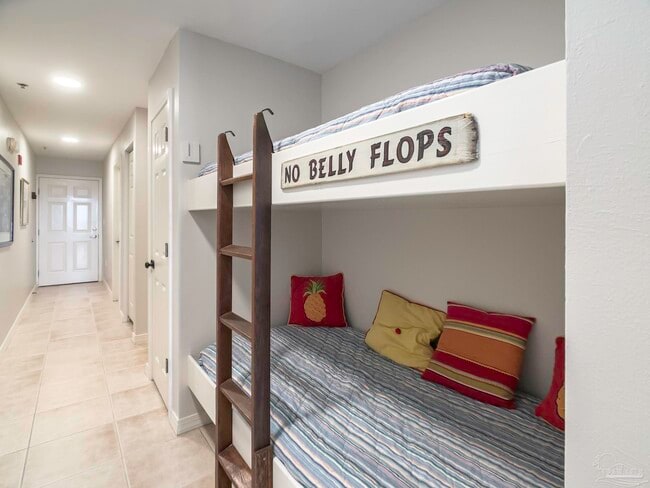 Building Photo - 13500 Sandy Key Dr