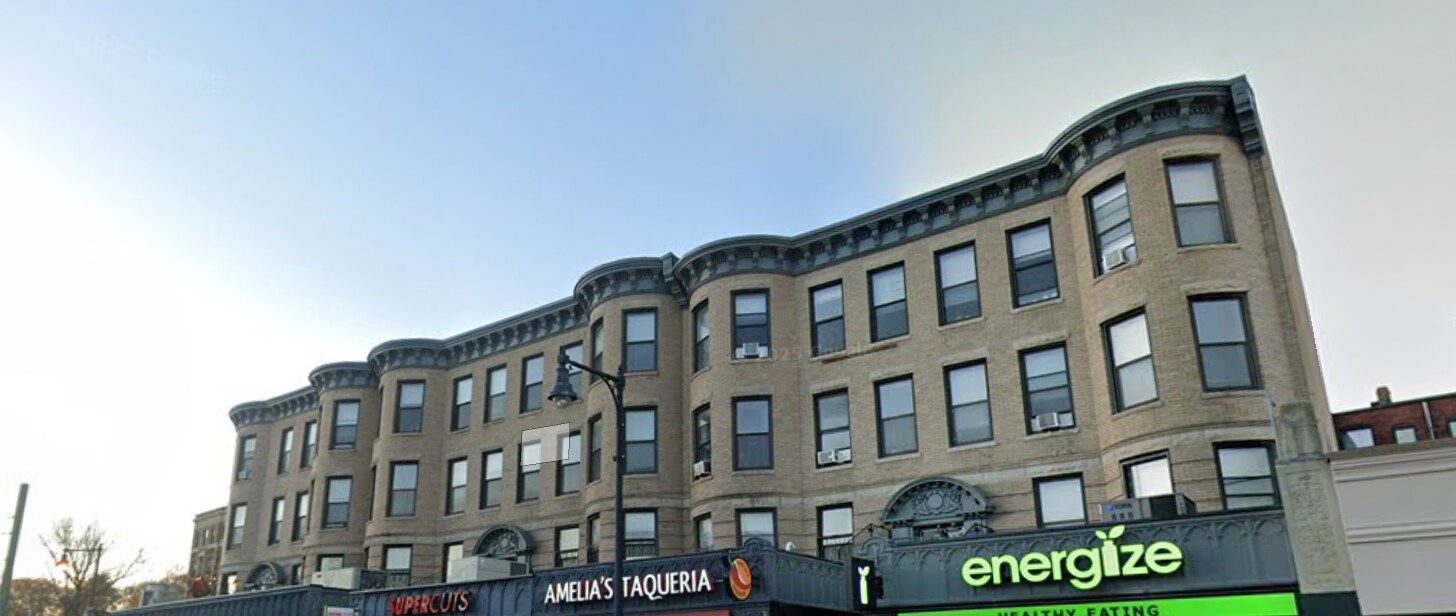 Building Photo - 1958 Beacon St