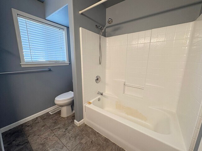 Building Photo - Beautiful 4-Bedroom Meridian Home with 4-Car Garage & Prime Location