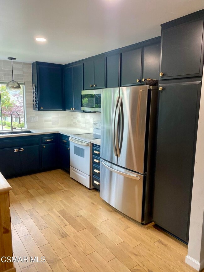Building Photo - 2703 W Meadowwood