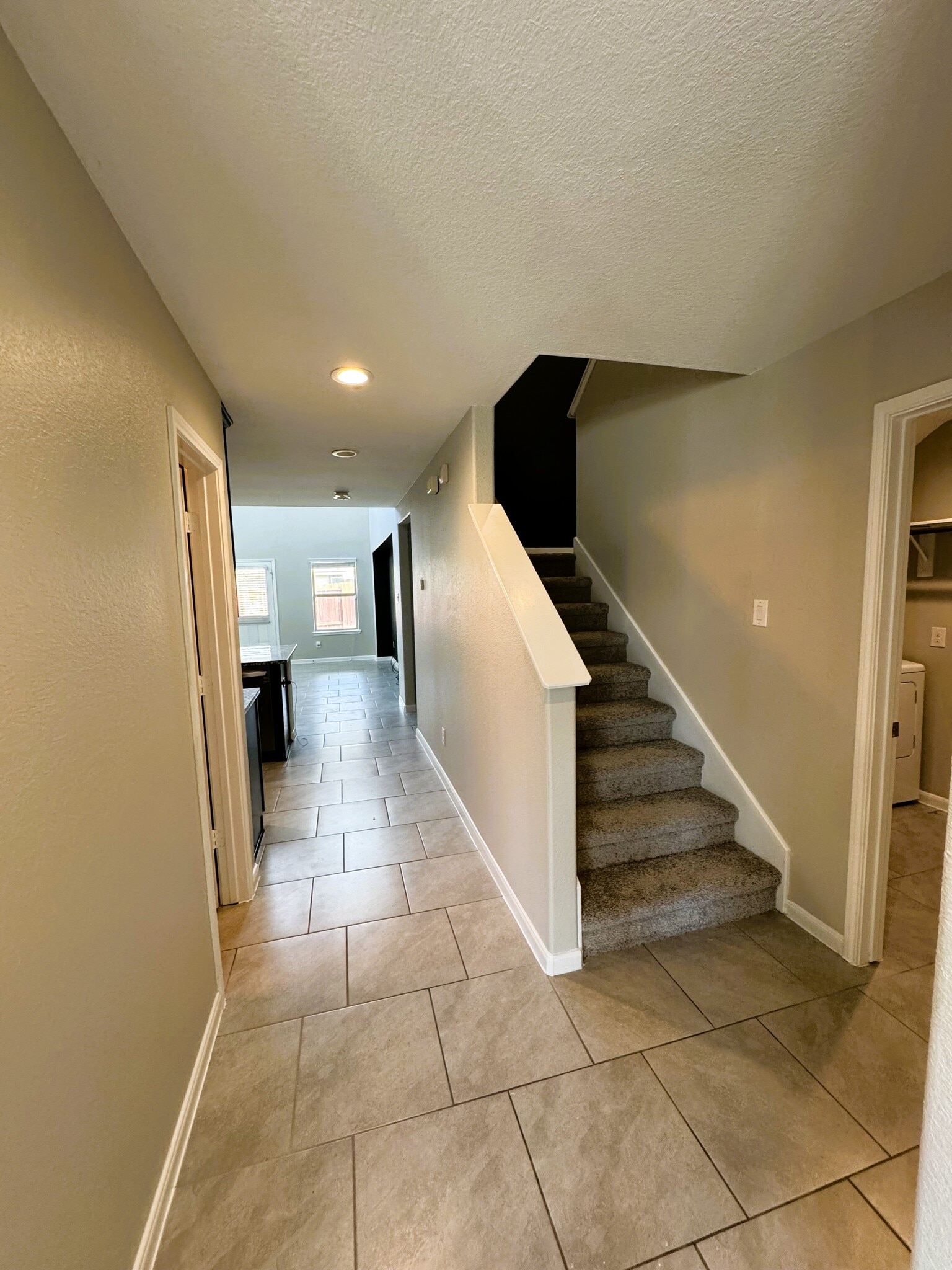 Building Photo - 615 Calm Ct