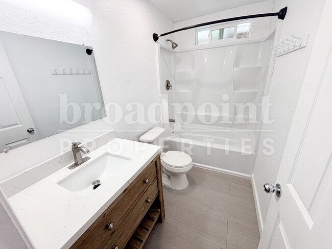 Building Photo - 581 Glenheather Dr