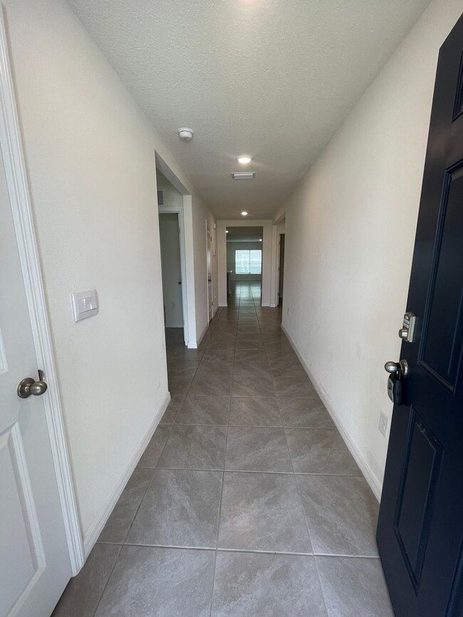 Building Photo - Like-New 4-Bedroom Home in SE Ocala – $1,8...