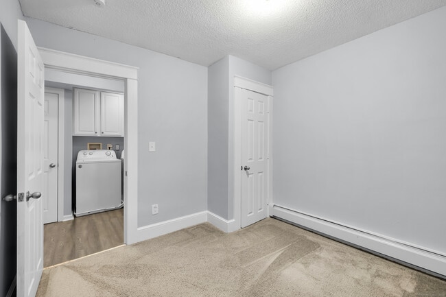 Building Photo - 245 Oakland St