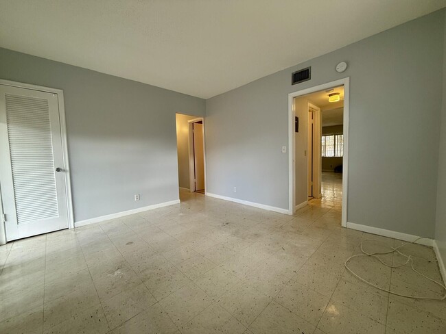 Building Photo - 165 Waltham G