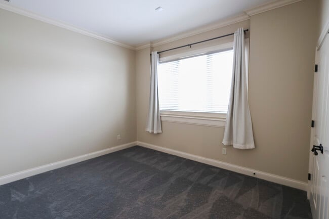 Building Photo - 9020 Whisperinghill Dr