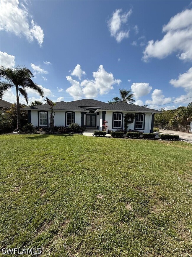 Building Photo - 3220 29th Ave NE