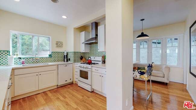 Building Photo - 3627 Crestmont Ave