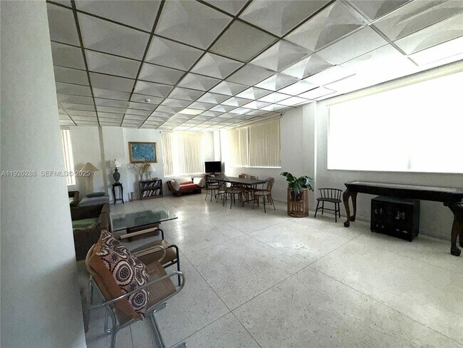 Building Photo - 9700 E Bay Harbor Dr