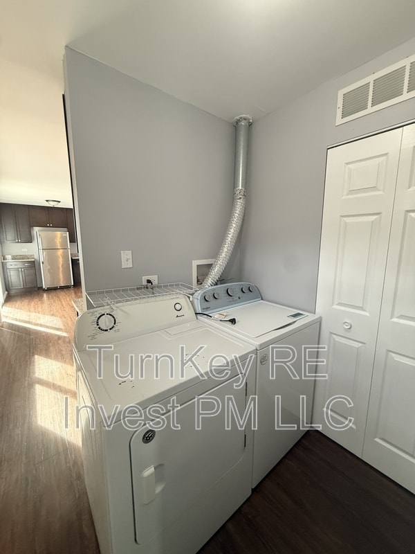 Building Photo - 403 Montrose Dr