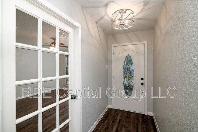 Building Photo - 4609 Biscayne Dr