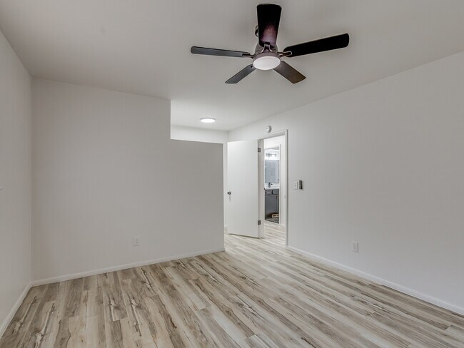Building Photo - 1700 N Alexander Ln