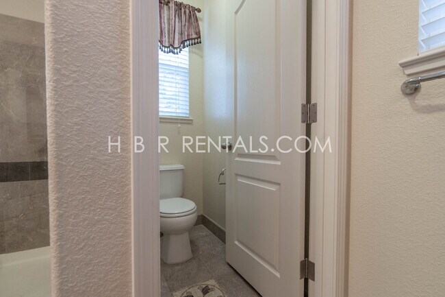 Building Photo - MANTECA RENTAL 4 BEDROOM OUTDOOR PIZZA OVEN in beautiful rear yard