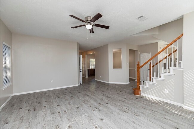 Building Photo - 13110 Mills River St