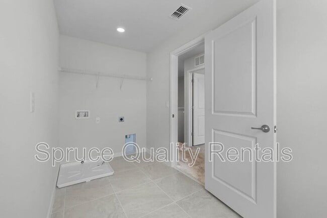 Building Photo - 7744 Syracuse Dr