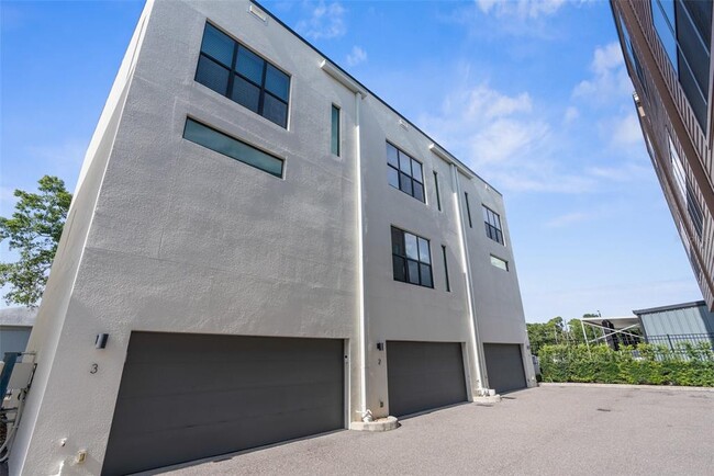 Building Photo - 4810 W McElroy Ave