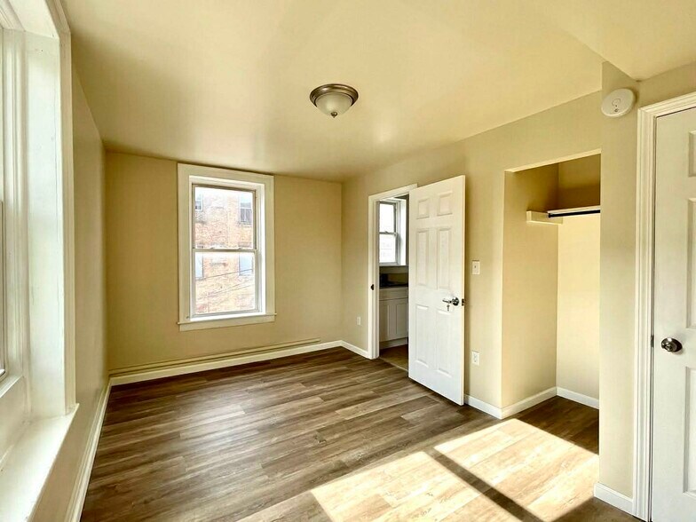 Building Photo - 350 Congress St