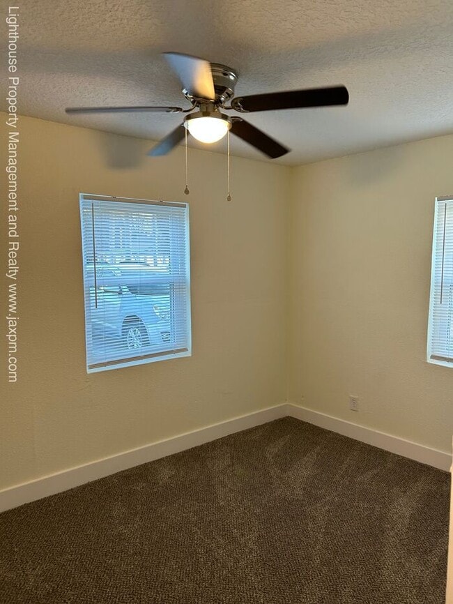 Building Photo - Beautiful 5 Bedroom Home With Modern Updates Throughout