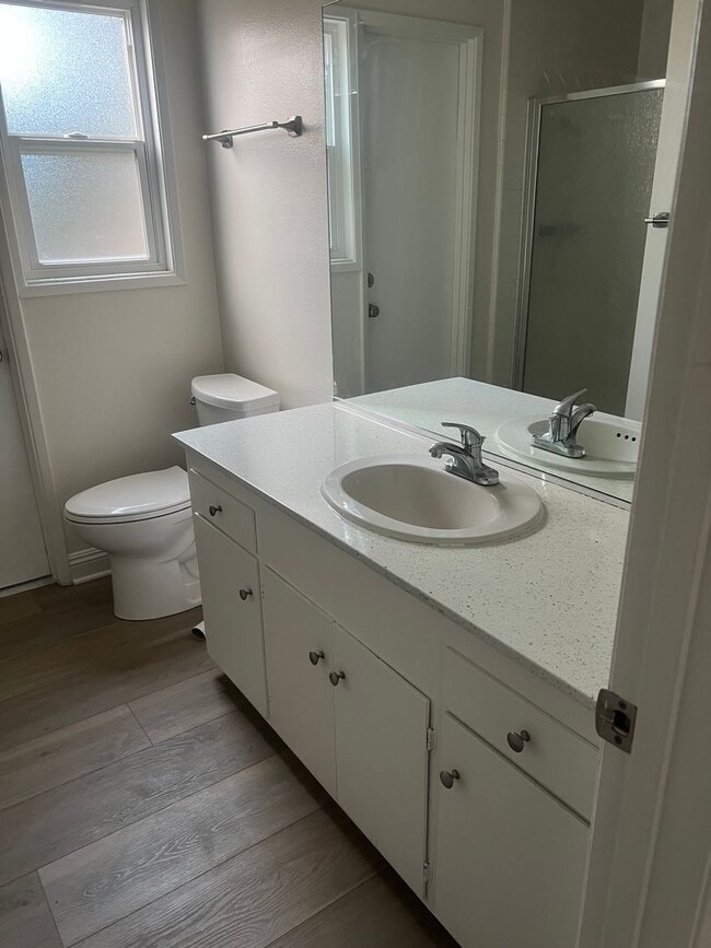 Building Photo - Moffett tract 5 bedroom home with pool in cul-de-sac