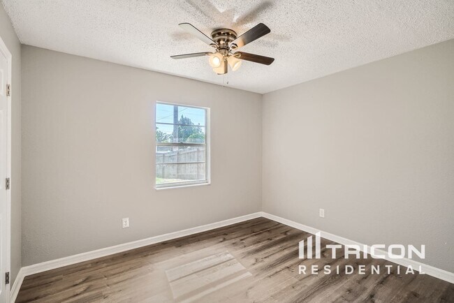 Building Photo - 14800 11th St