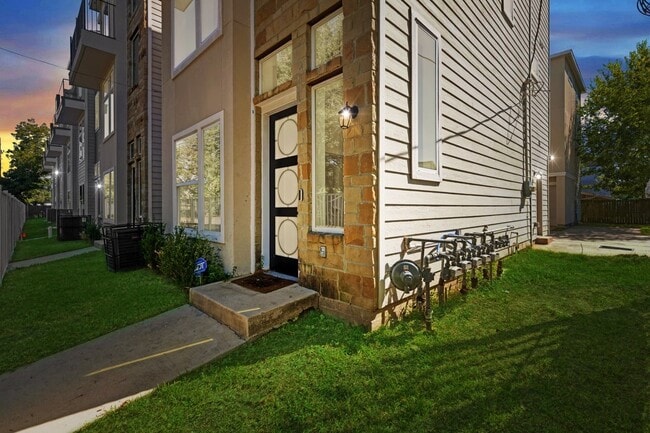 Building Photo - 6725 St Augustine St