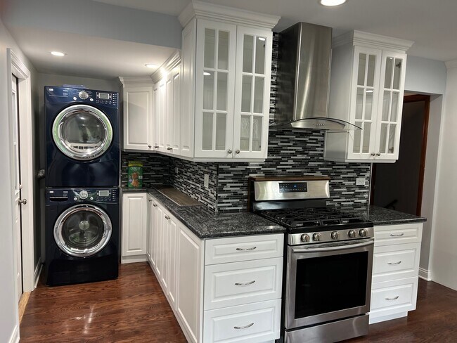 Building Photo - 926 W Aspen Dr