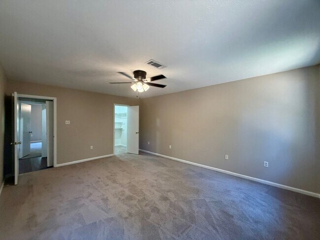 Building Photo - 149 Rolling Oaks Dr